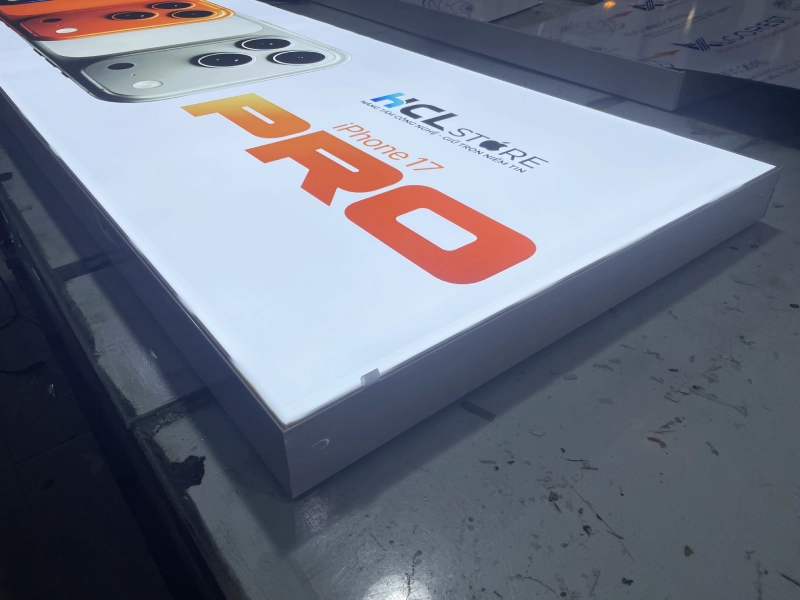 hộp đèn không viền nhét ron bản 8cm dùng làm quảng cáo cho điện thoại iphone 17